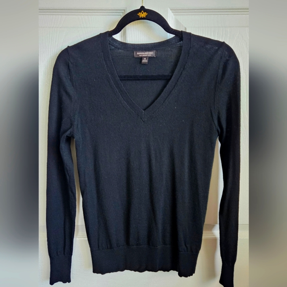 Banana Republic Classic Merino Wool Black V-Neck Sweater